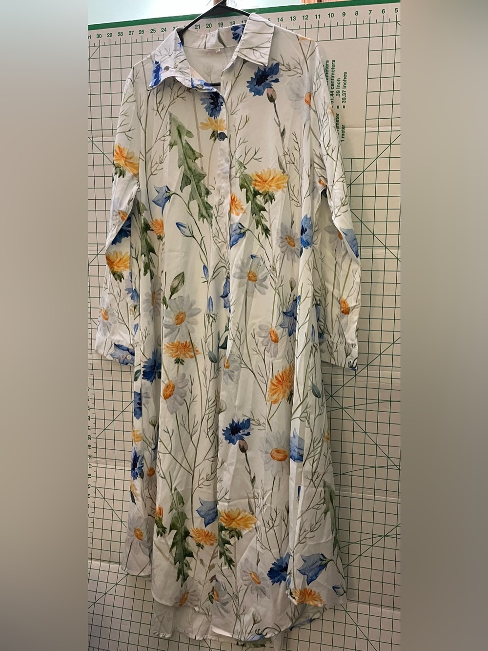 Women’s Floral Button-Front Dress in White with Blue & Yellow Flowers 2XL